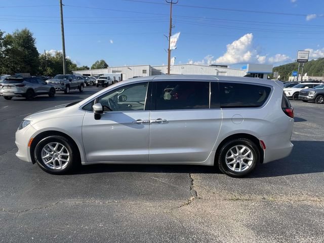 Used 2023 Chrysler Voyager LX FWD image 2