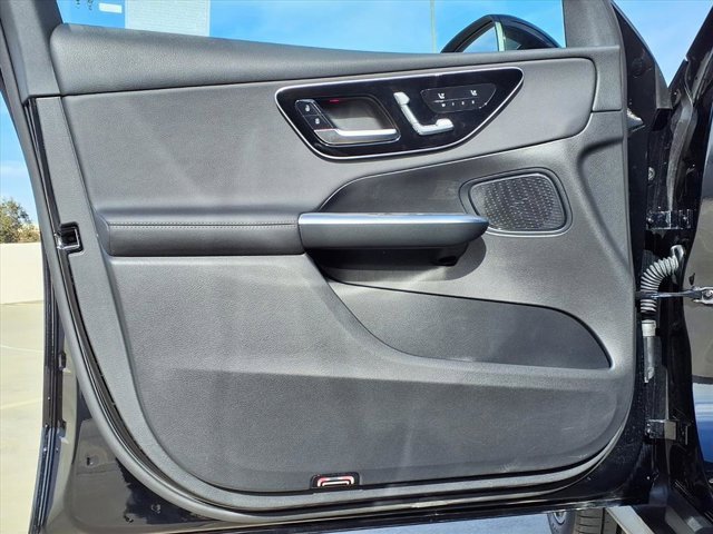 Used 2025 Mercedes-Benz GLC 300 image 13