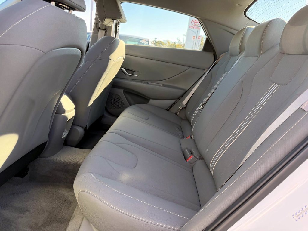 Certified 2024 Hyundai Elantra SEL FWD image 11