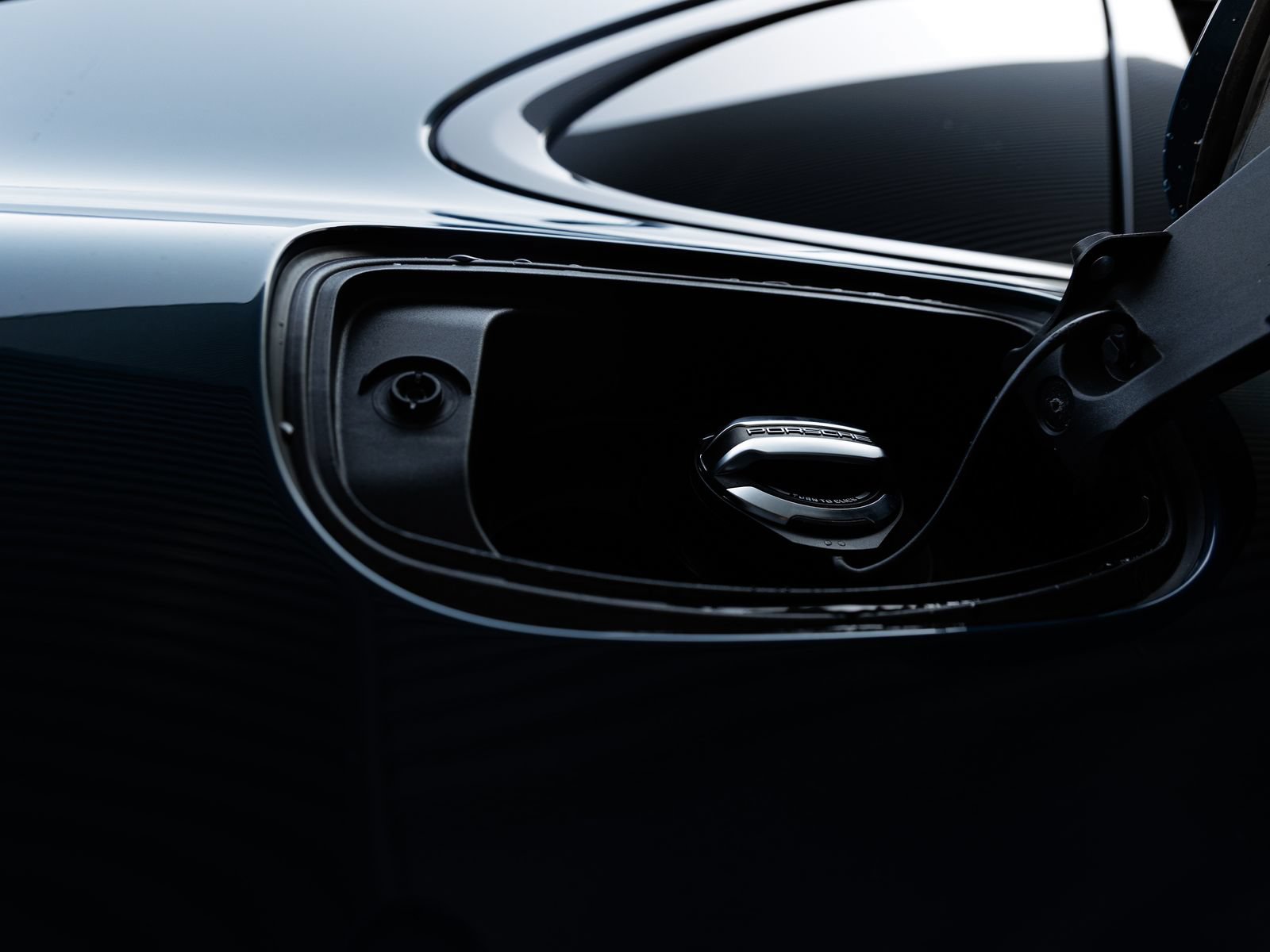Certified 2025 Porsche Cayenne AWD/4WD image 32