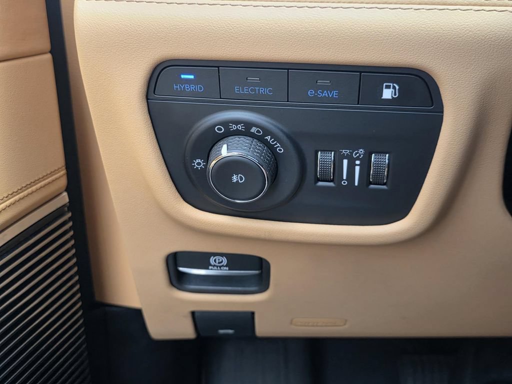 Used 2022 Jeep Grand Cherokee Summit AWD/4WD image 35