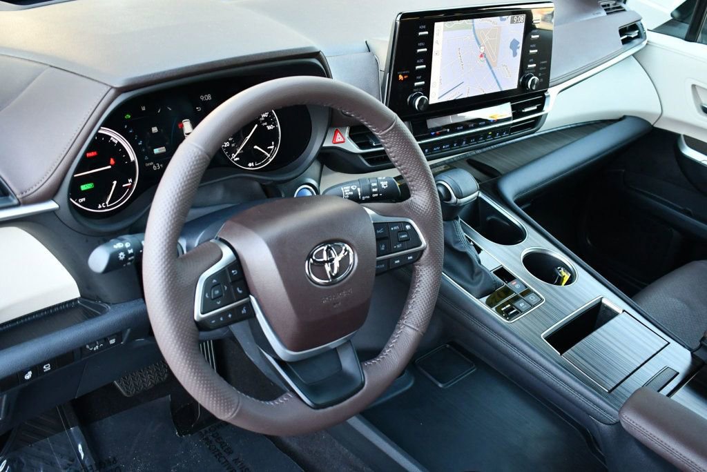 Used 2024 Toyota Sienna Platinum image 52
