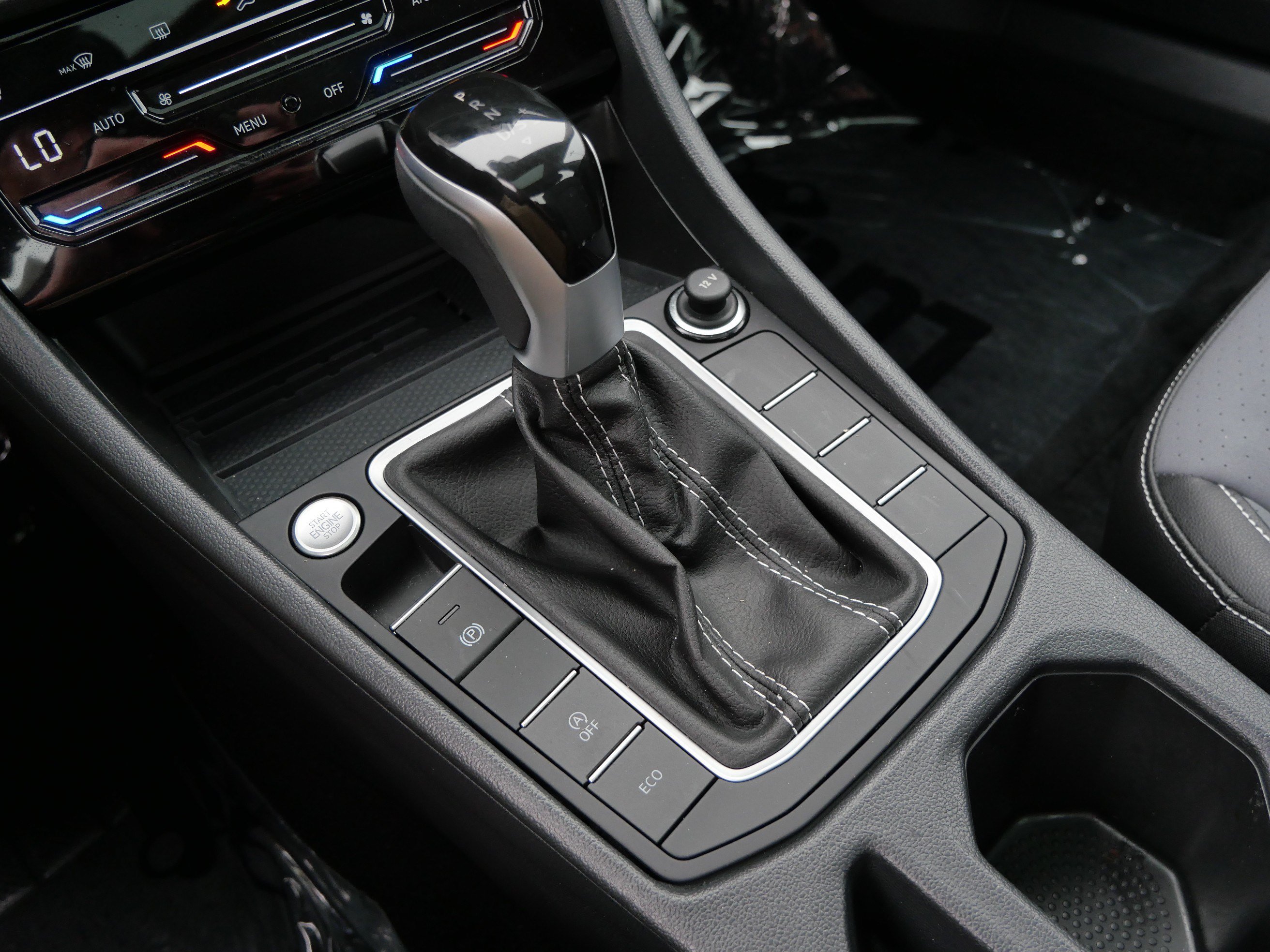 Used 2025 Volkswagen Jetta SE w/ Sunroof Package FWD image 26