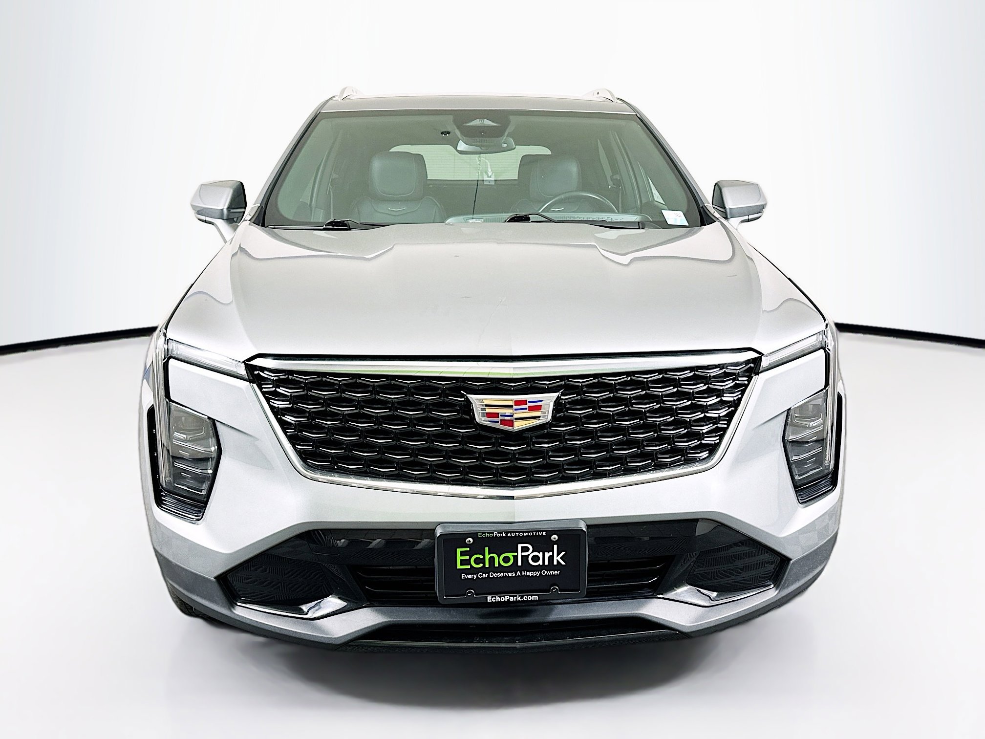 Used 2024 Cadillac XT4 Premium Luxury image 2