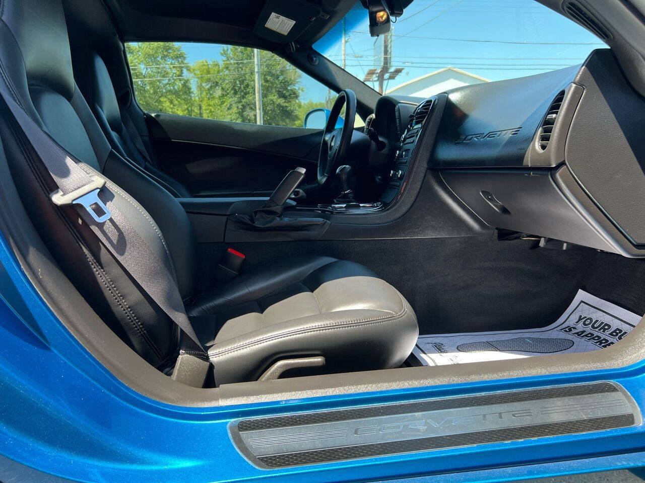 Used 2010 Chevrolet Corvette Coupe w/ 1LT RWD image 33