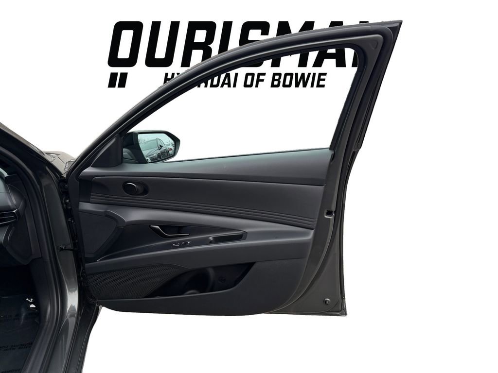 Used 2025 Hyundai Elantra Sport image 16