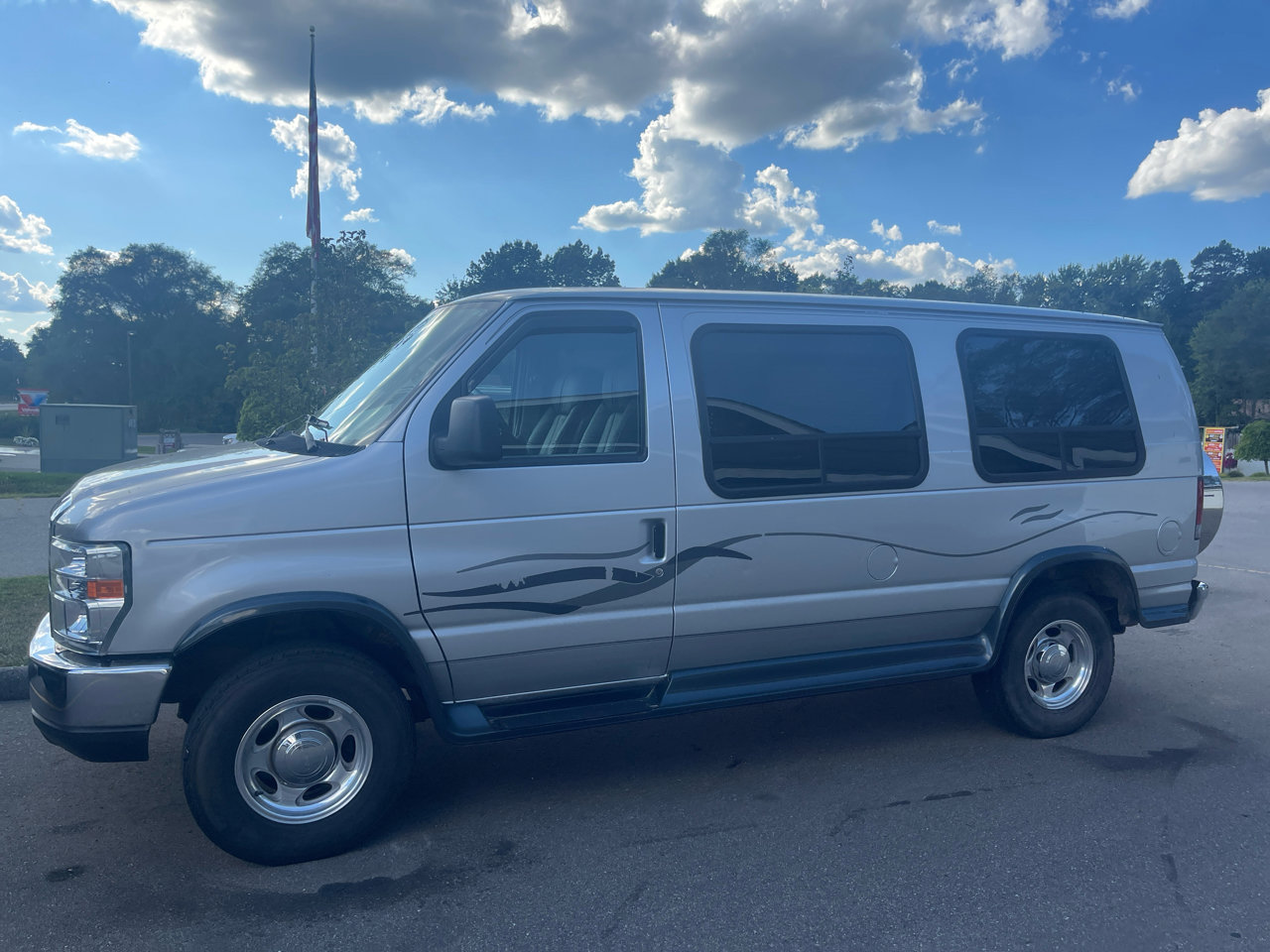 Used 2011 Ford E-250 and Econoline 250 w/ RV Plus Pkg image 6