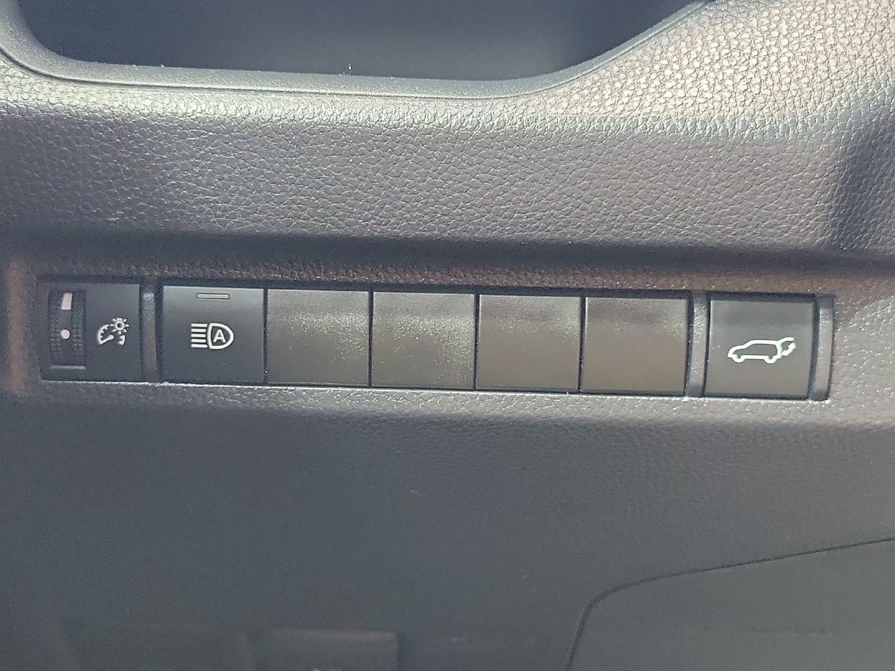 Used 2025 Toyota RAV4 XLE Premium FWD image 29