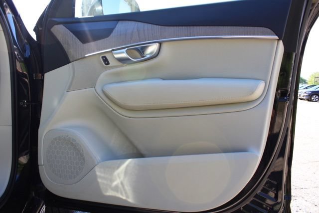 Certified 2024 Volvo XC90 B6 Plus w/ Protection Package AWD/4WD image 17