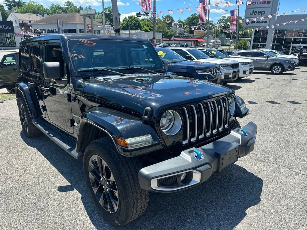 Used 2022 Jeep Wrangler Unlimited Sahara w/ Cold Weather Group AWD/4WD image 2
