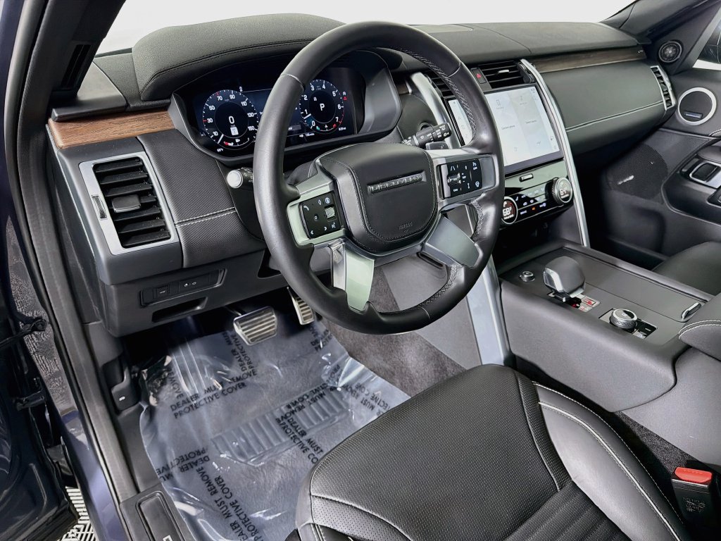 Used 2024 Land Rover Discovery Dynamic SE AWD/4WD image 9