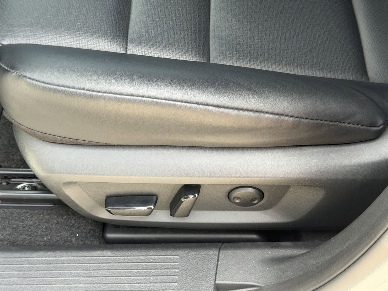 Used 2023 Nissan Rogue SV w/ SV Premium B Package FWD image 21