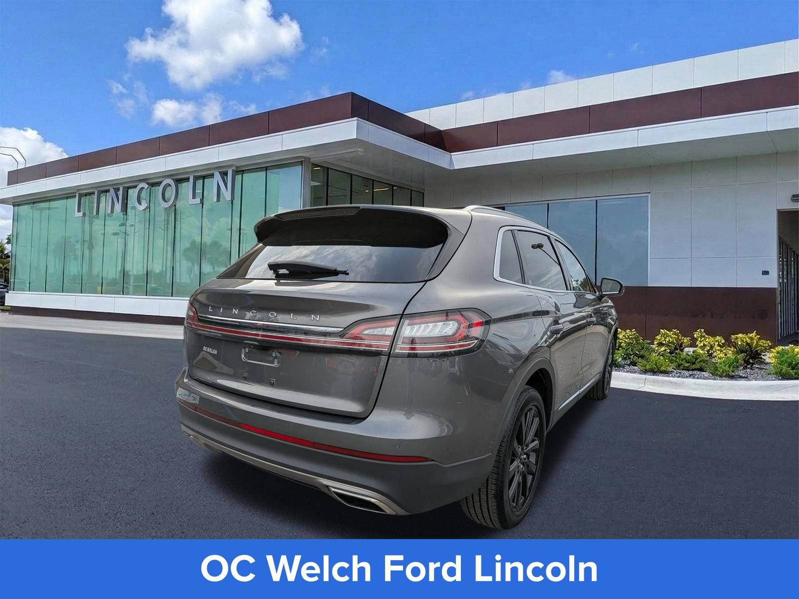 Used 2023 Lincoln Nautilus Reserve w/ Monochromatic Package image 4