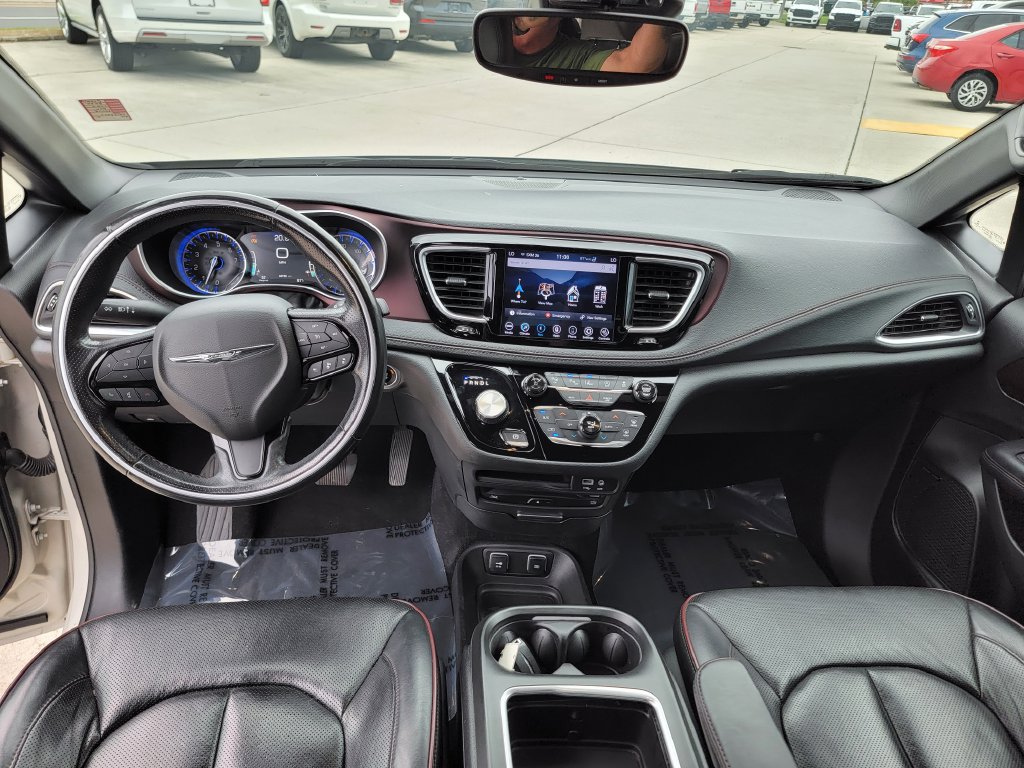Used 2020 Chrysler Pacifica Limited FWD image 18