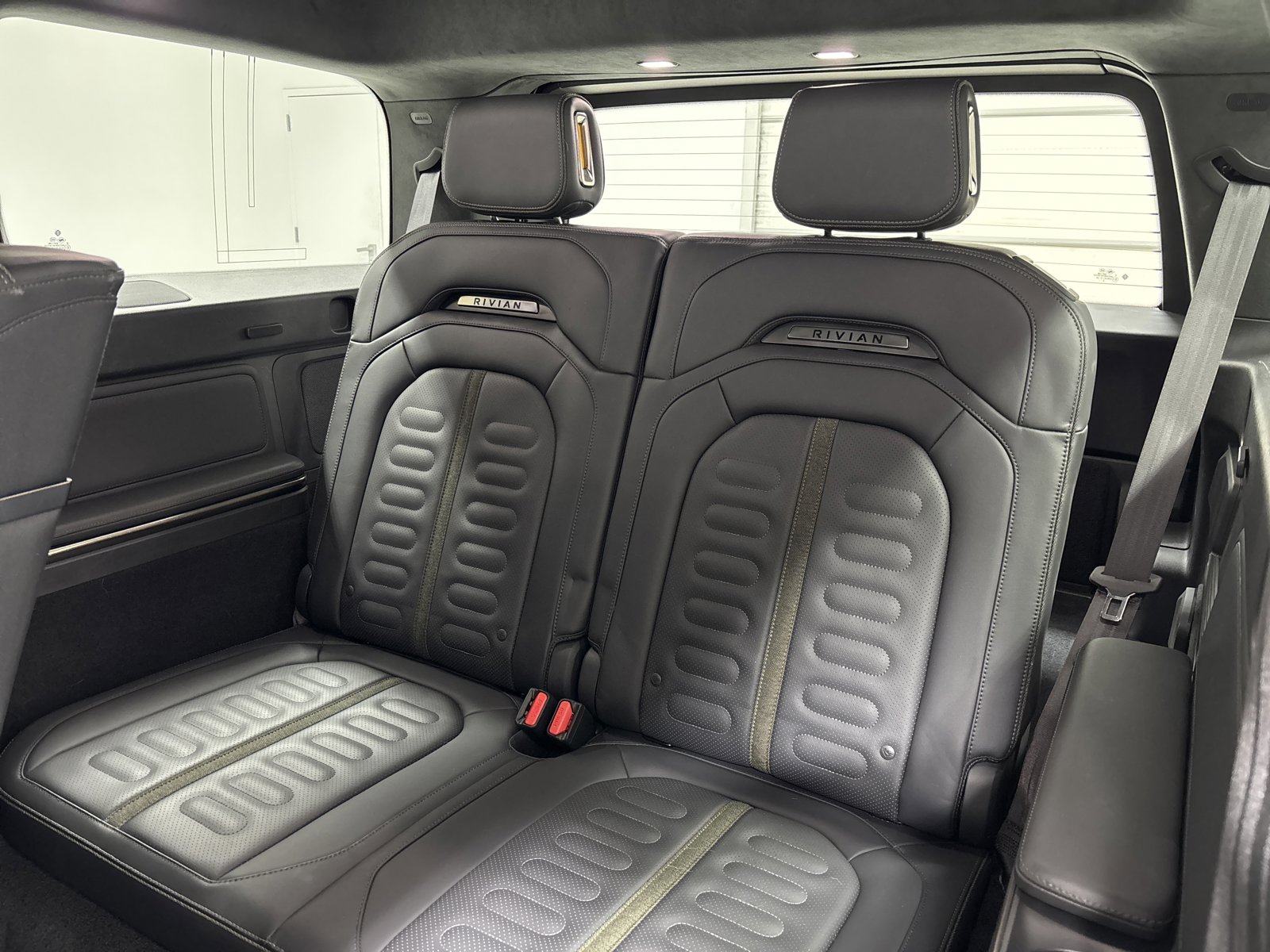 Used 2022 Rivian R1S Launch Edition image 25