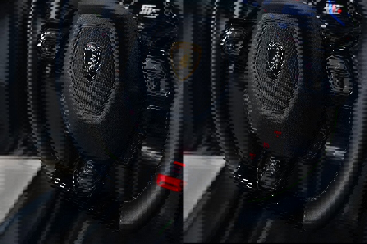 Used 2020 Lamborghini Huracan EVO image 47