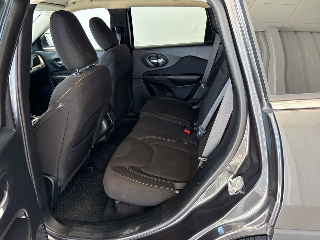 Used 2016 Jeep Cherokee Latitude w/ Safety/Convenience Group image 15
