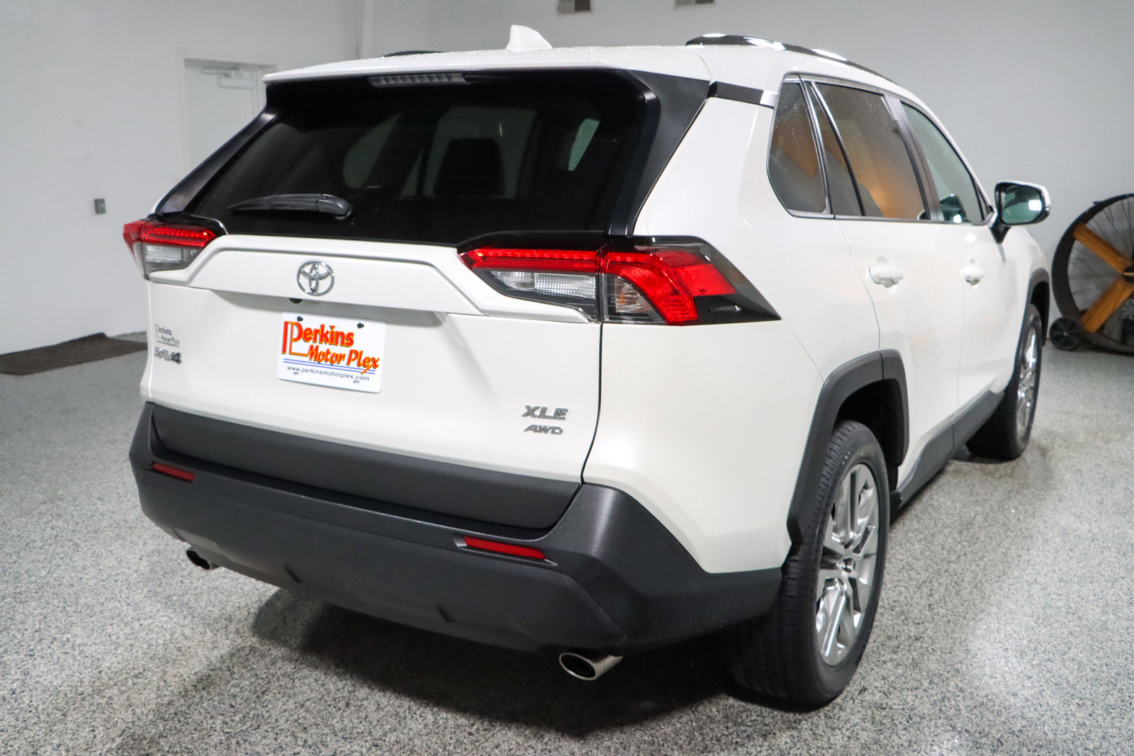 Used 2021 Toyota RAV4 XLE Premium image 7