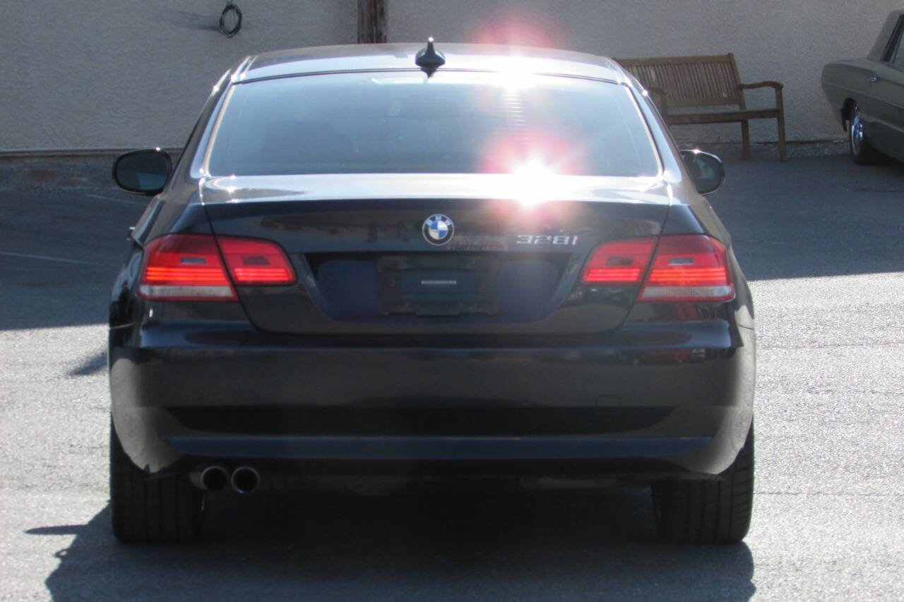 Used 2010 BMW 328i Coupe image 4