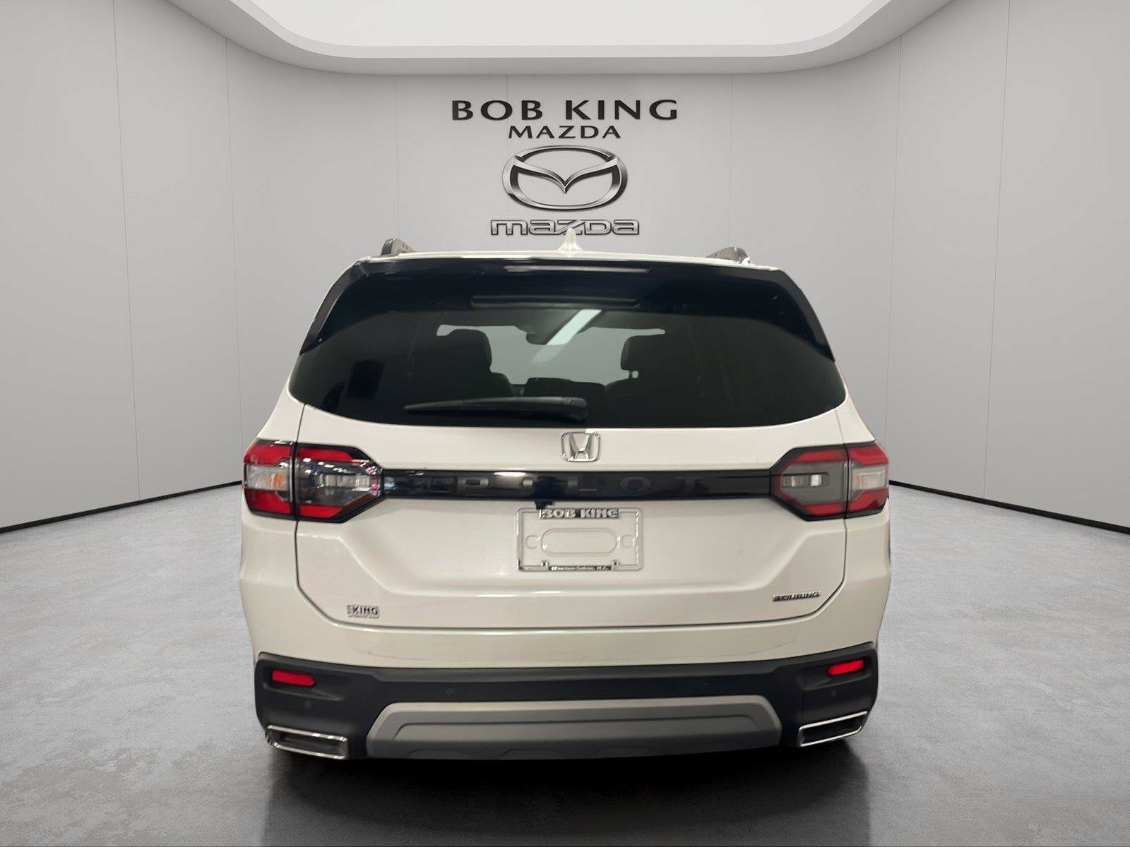 Used 2025 Honda Pilot Touring image 4