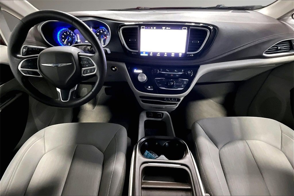 Used 2021 Chrysler Pacifica Touring image 8