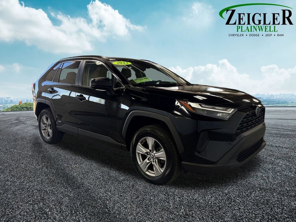 Used 2023 Toyota RAV4 LE AWD/4WD image 7