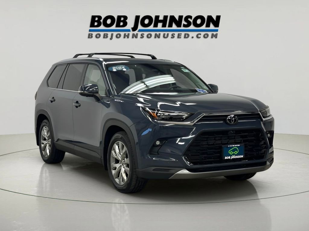 Used 2024 Toyota Grand Highlander XLE image 2