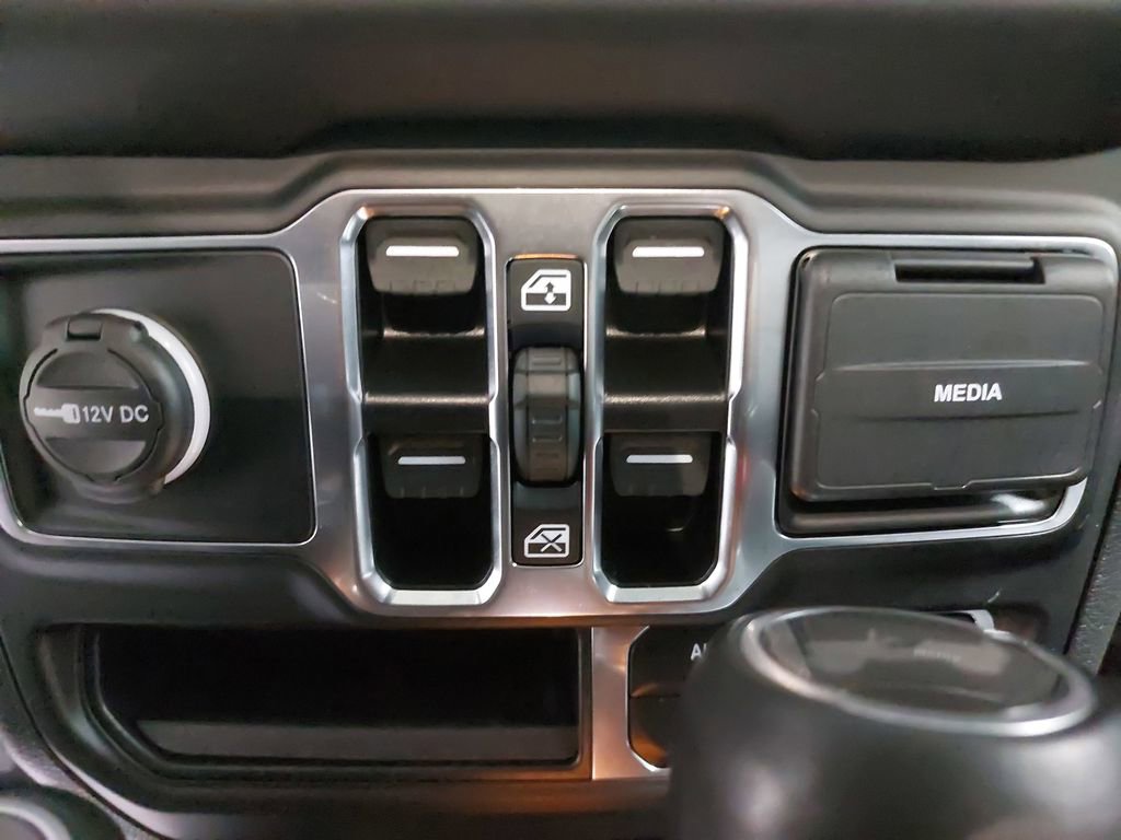 Used 2022 Jeep Wrangler Unlimited Sahara w/ Cold Weather Group image 28