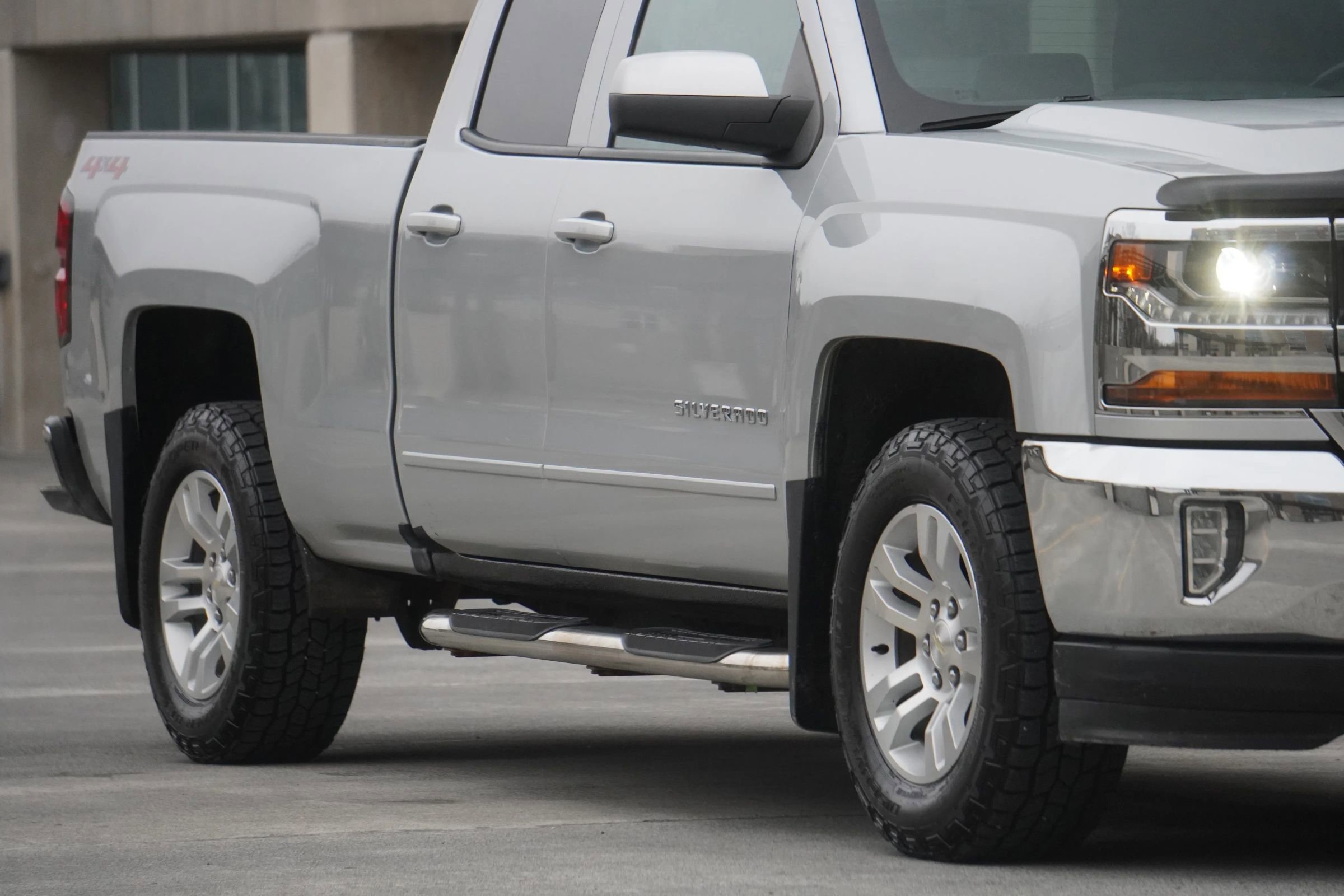 Used 2018 Chevrolet Silverado 1500 LT w/ All Star Edition AWD/4WD image 6