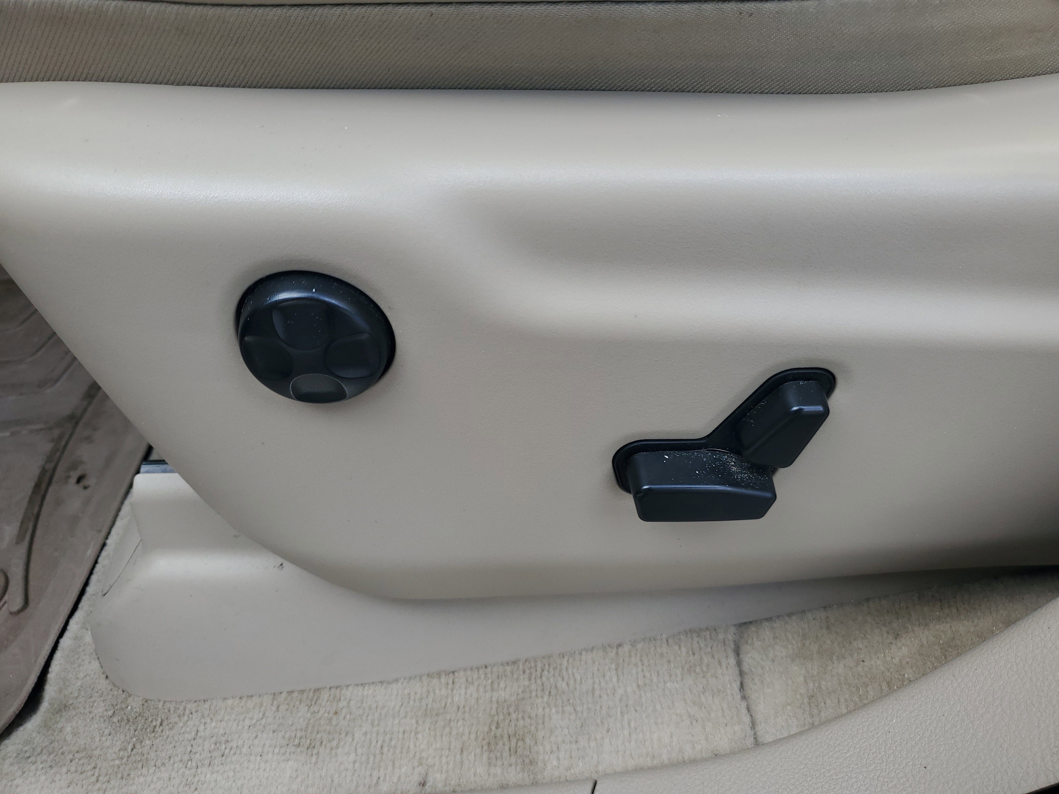 Used 2017 Jeep Grand Cherokee Overland image 25