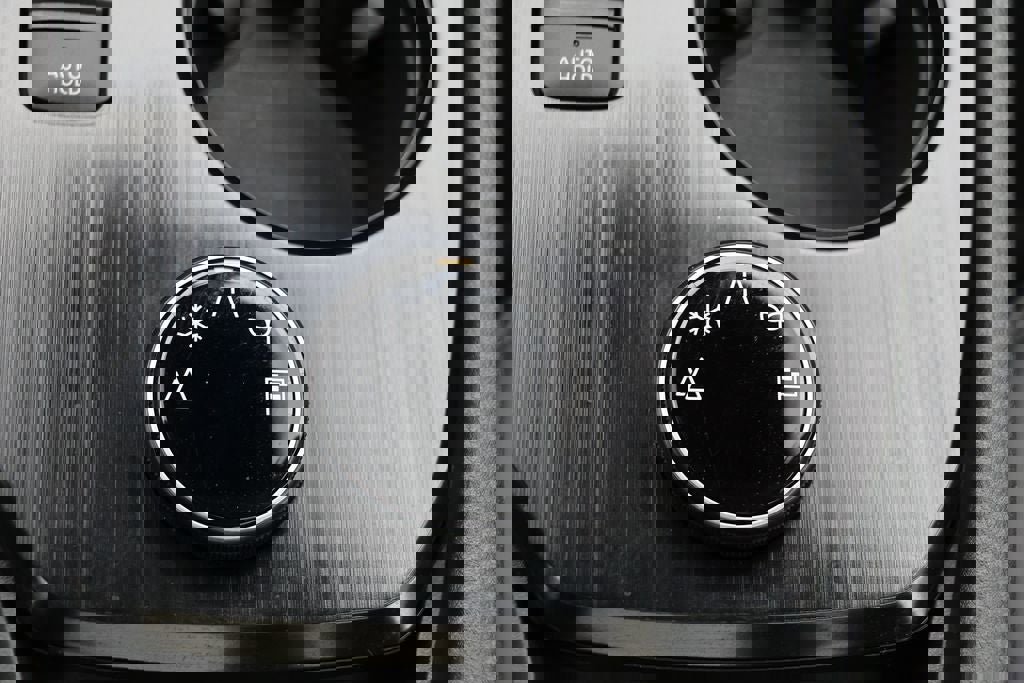 Used 2023 Nissan Rogue SV w/ SV Premium Package image 26