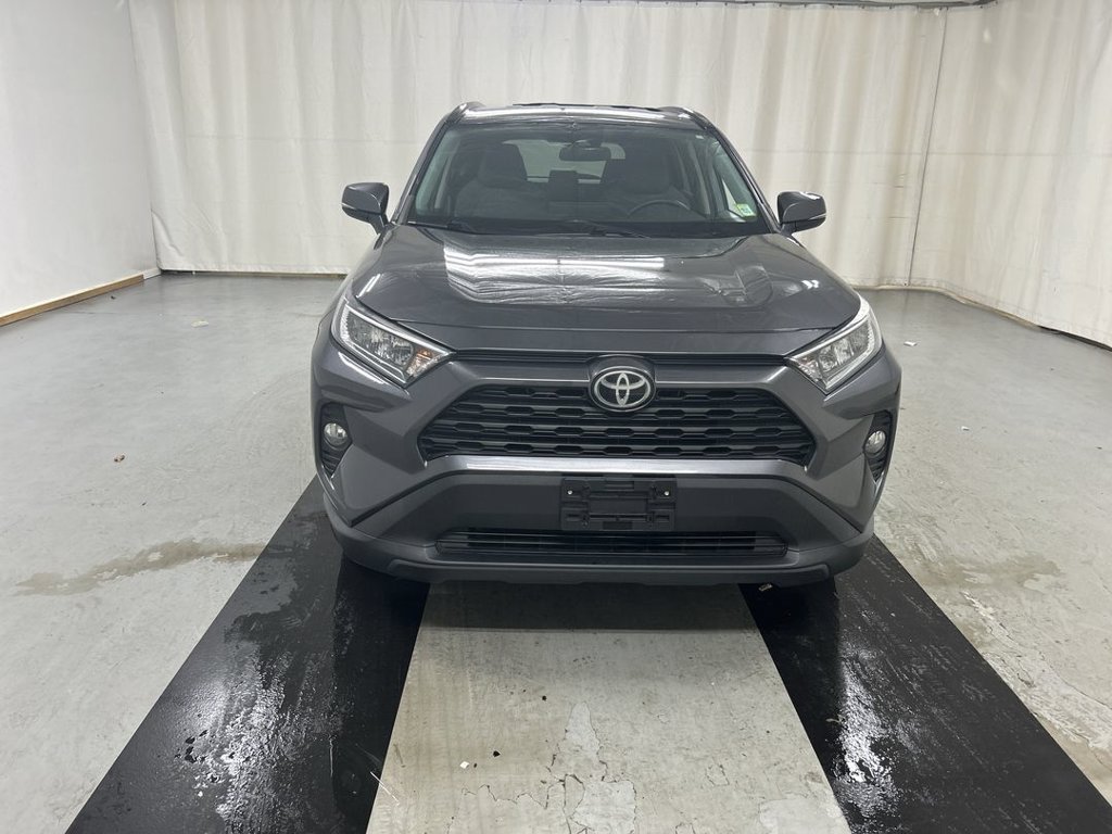 Used 2020 Toyota RAV4 XLE AWD/4WD image 3