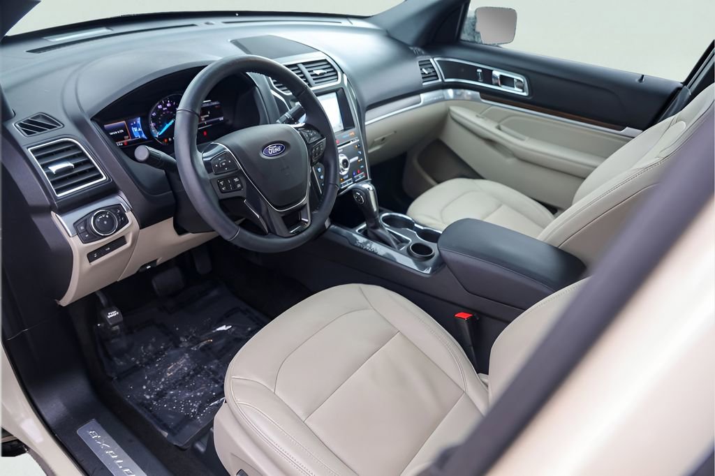 Used 2018 Ford Explorer Limited w/ Equipment Group 301A FWD image 13