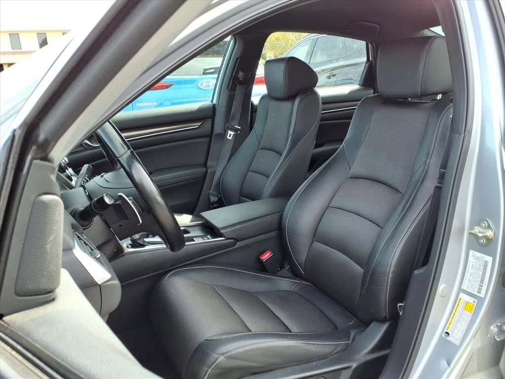 Used 2019 Honda Accord Sport image 3