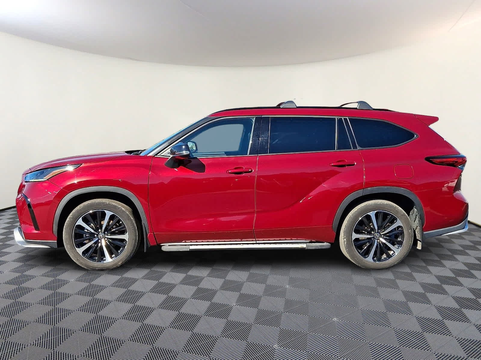Used 2022 Toyota Highlander XSE AWD/4WD image 9