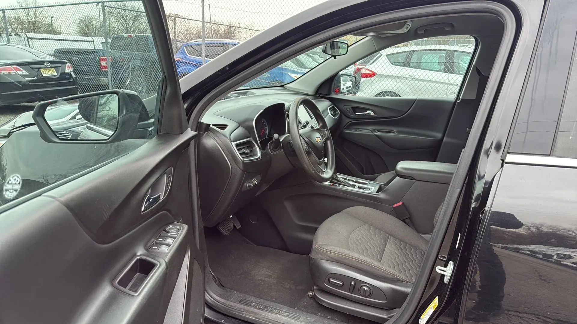 Used 2018 Chevrolet Equinox LT image 23