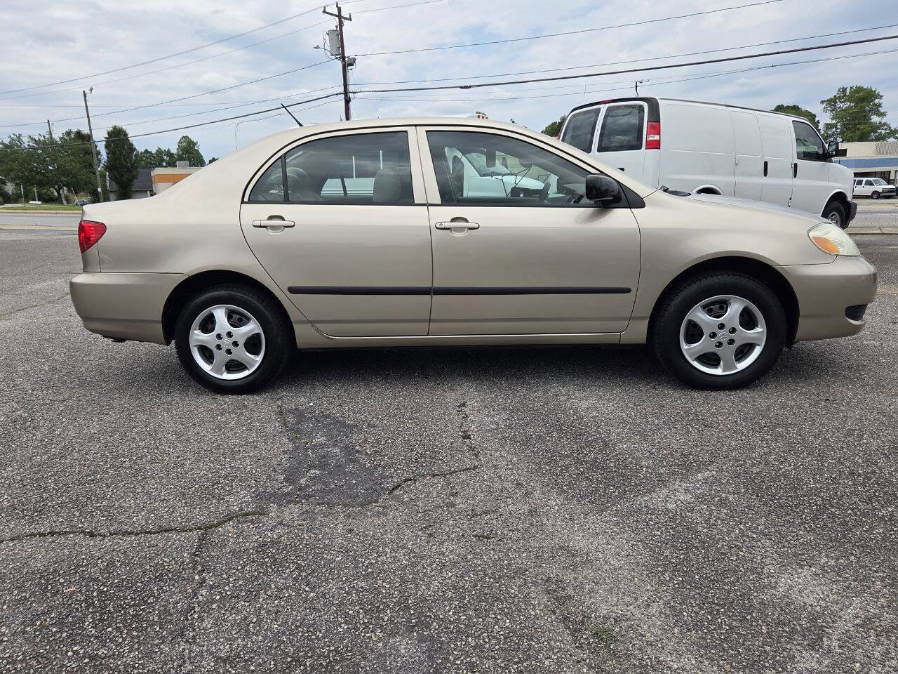 Used 2005 Toyota Corolla CE FWD image 2
