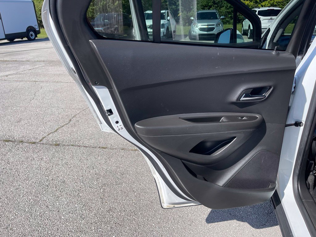 Used 2019 Chevrolet Trax LT w/ LT Convenience Package FWD image 15