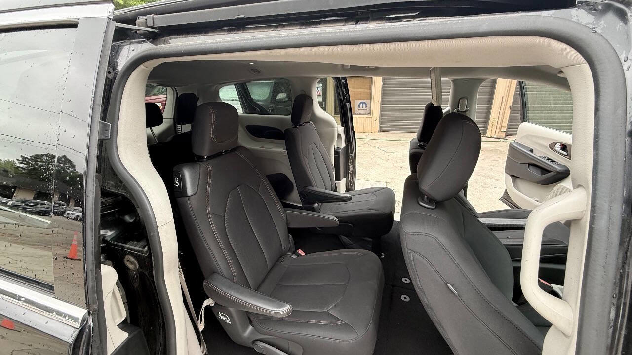 Used 2017 Chrysler Pacifica Touring FWD image 62