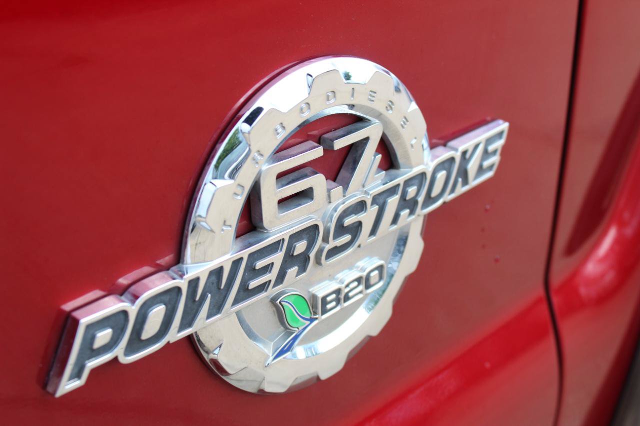 Used 2015 Ford F350 Lariat w/ Lariat Interior Package AWD/4WD image 2