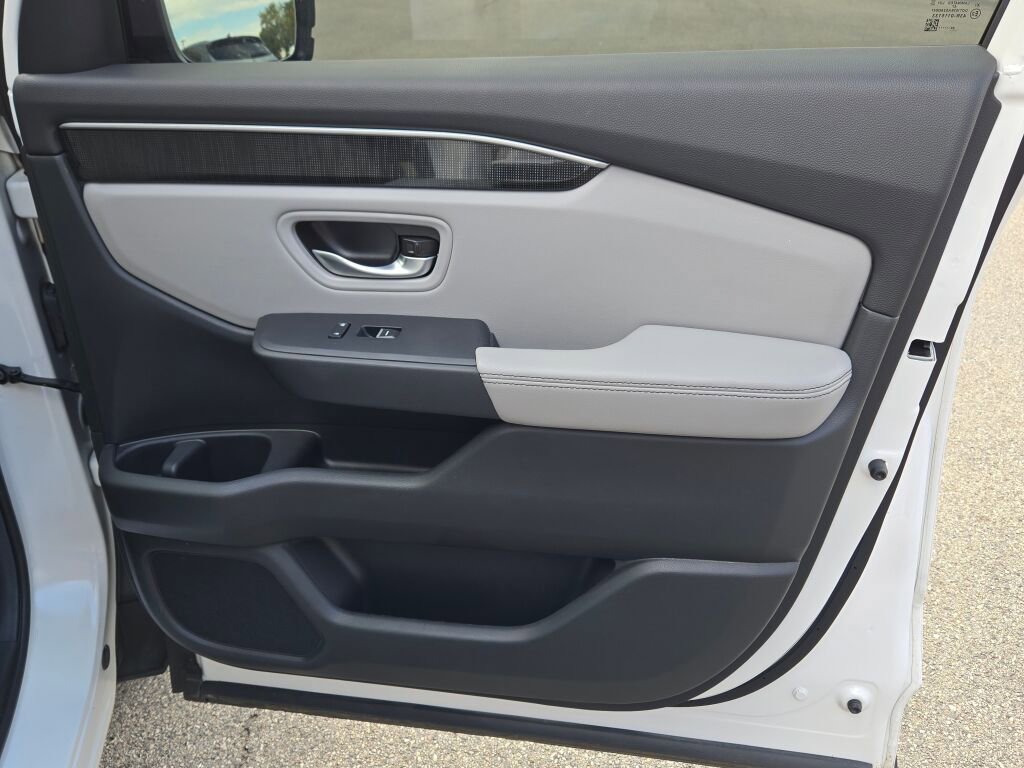 Used 2025 Honda Pilot Elite image 11