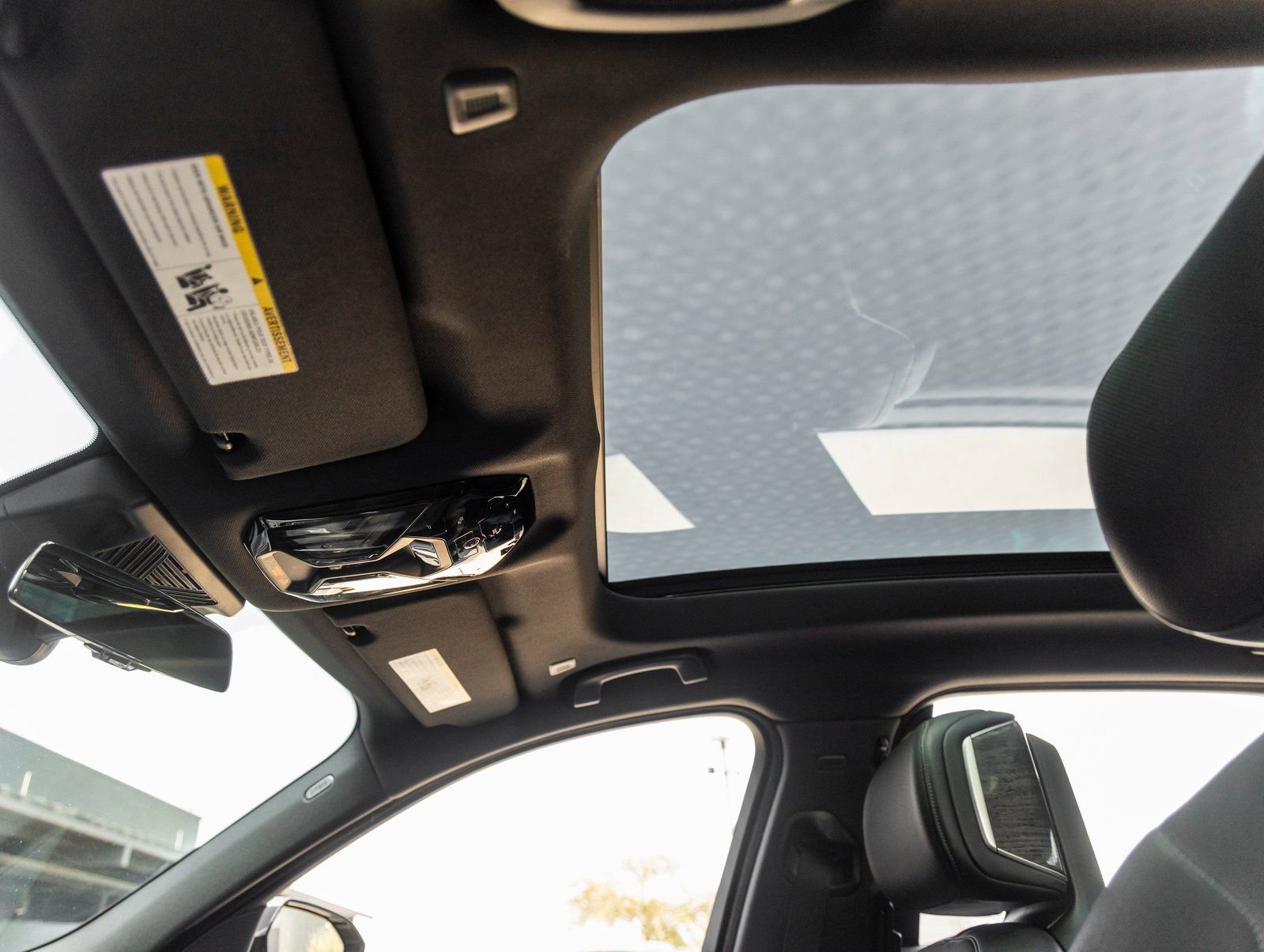 Used 2024 BMW 740i image 25