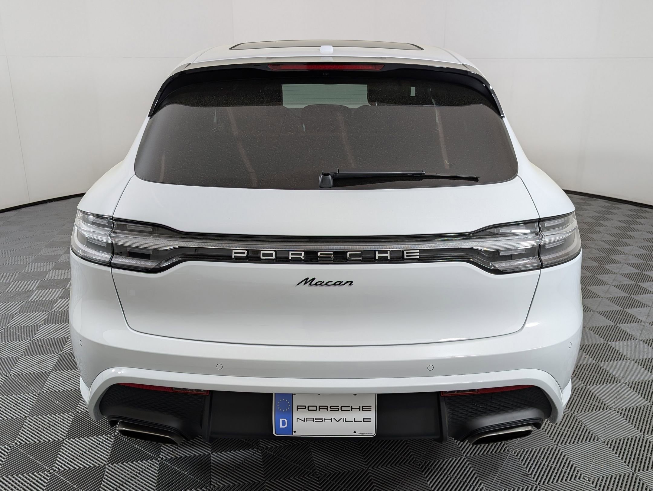 Certified 2025 Porsche Macan image 11