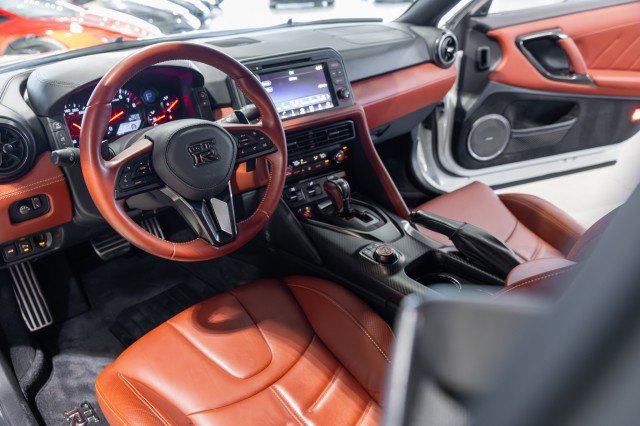 Used 2021 Nissan GT-R Premium image 25