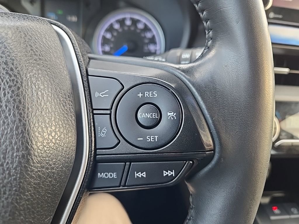 Used 2021 Toyota Venza LE image 14