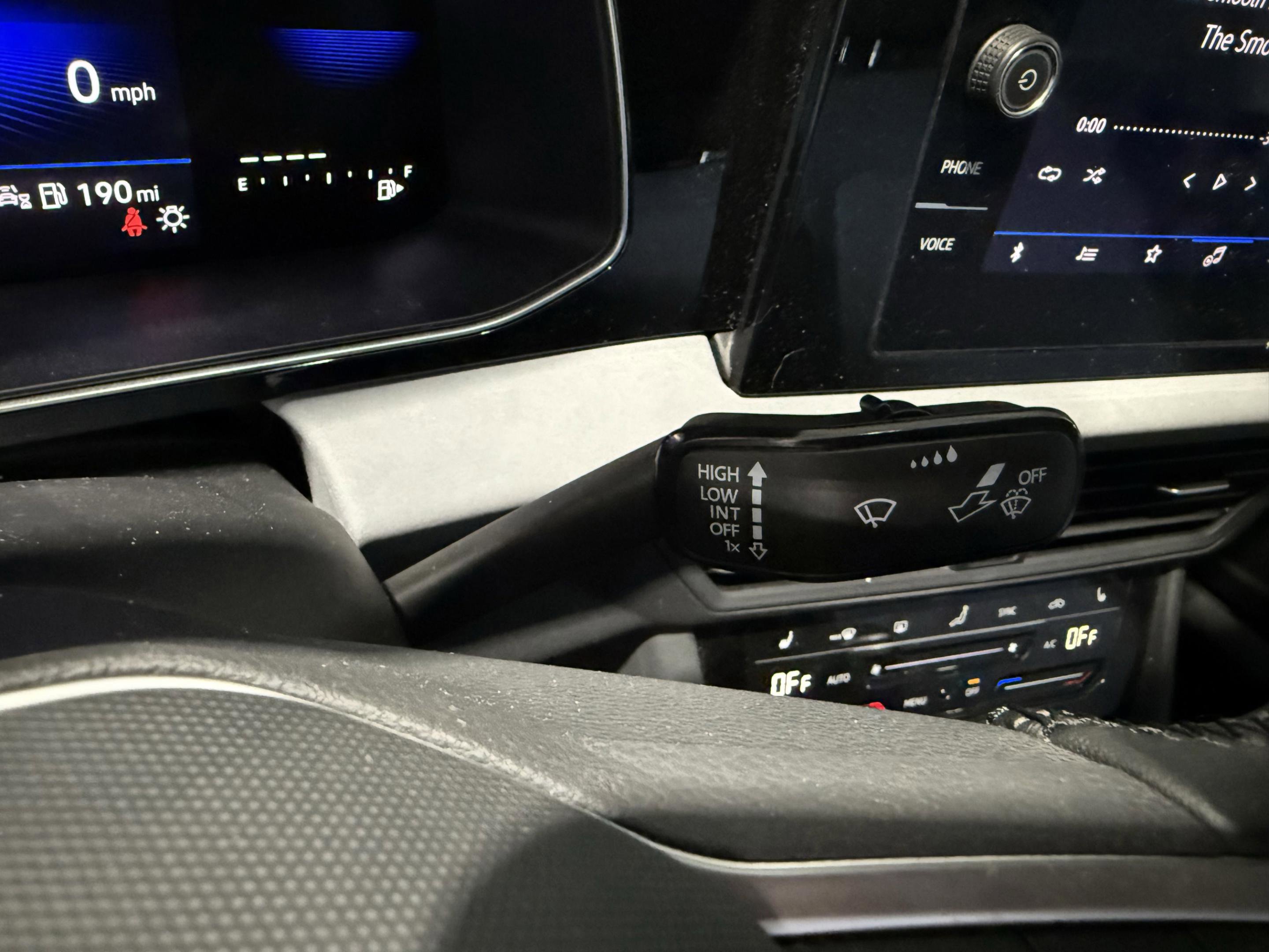 Used 2025 Volkswagen Jetta SE image 16