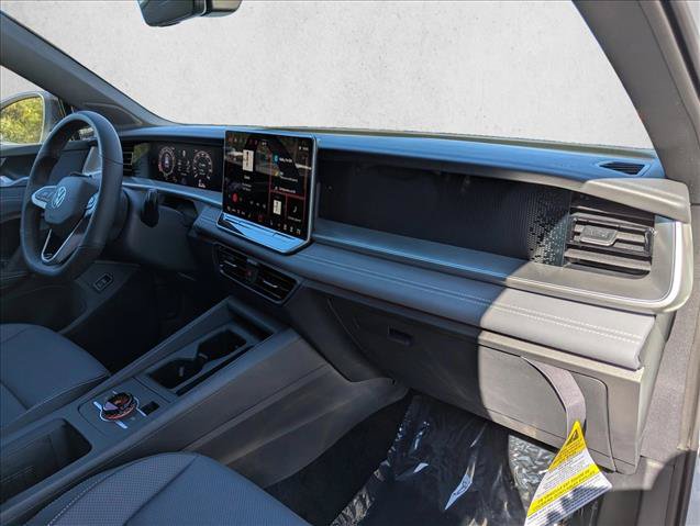 New 2026 Volkswagen Tiguan SE R-Line FWD image 28