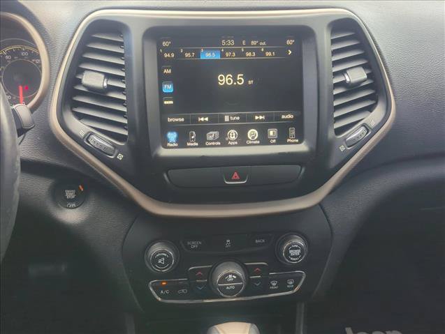 Used 2017 Jeep Cherokee Limited FWD image 13