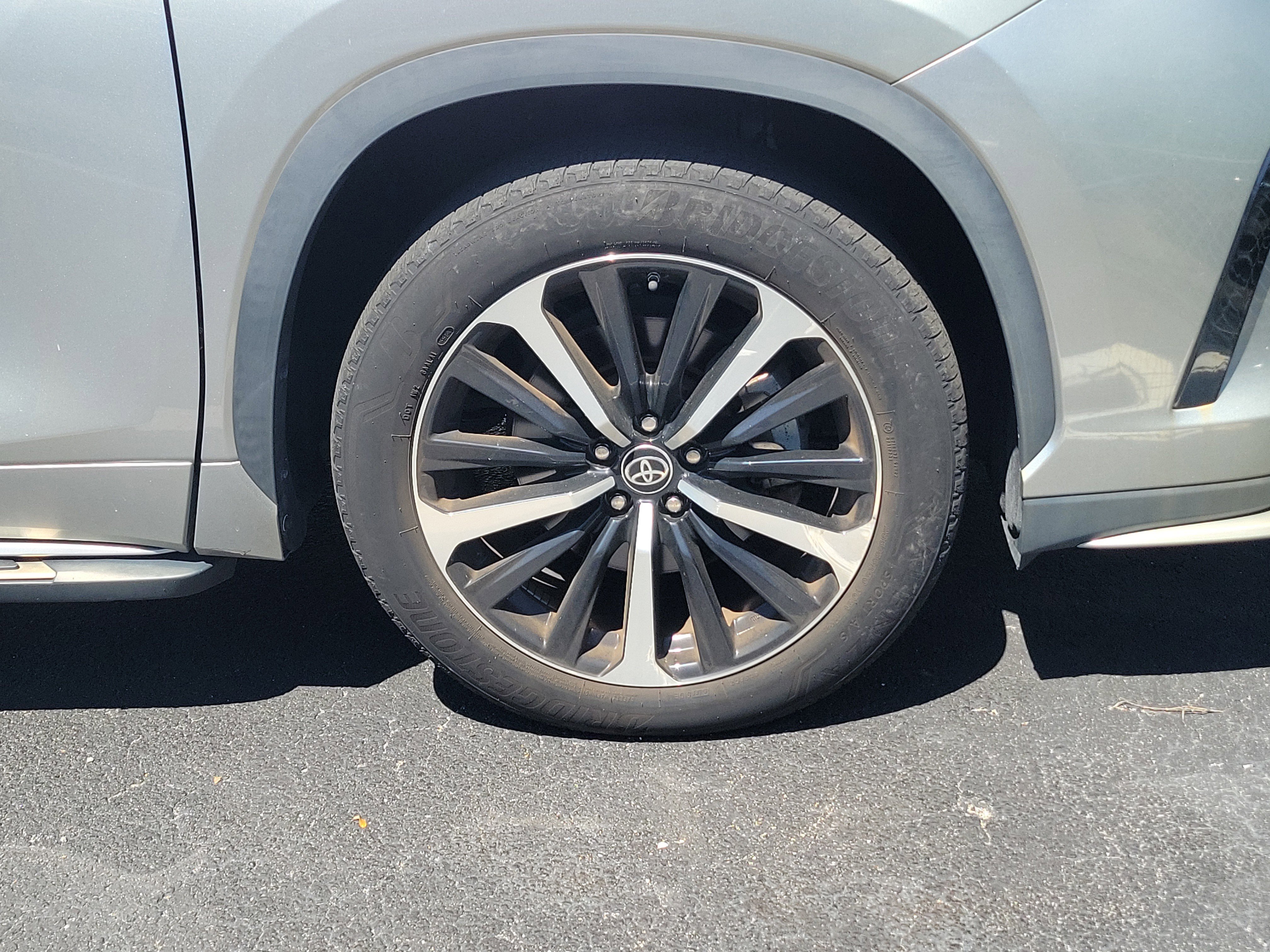 Used 2022 Toyota Highlander XSE image 3