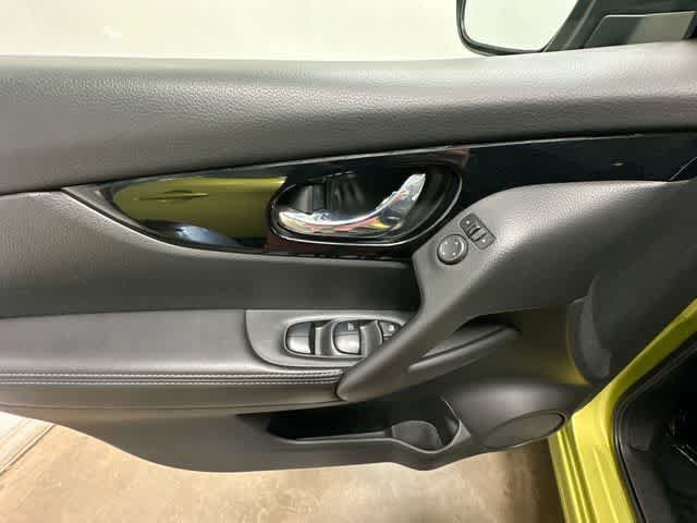 Used 2020 Nissan Rogue Sport SV w/ All-Weather Package AWD/4WD image 17